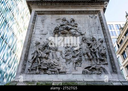 Le relief Cibber sur le piédestal du Monument, Londres, Royaume-Uni Banque D'Images