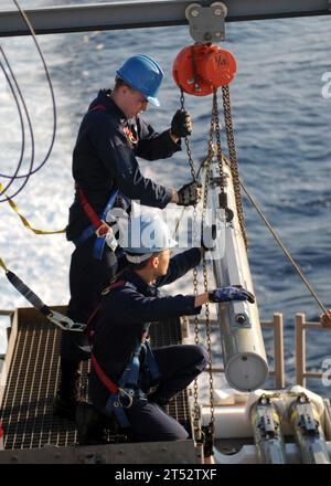 Amphibie, assaut amphibie, CTF 76, Essex, déploiement avancé, palan, Japon, lanceur, LHD2, marine, RIM-116 Rolling Airframe missile (RAM), marins, Sasebo, US Navy photo Banque D'Images