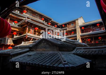 Photo à l'intérieur d'un Tulou. Photo à l'intérieur du groupe de tulou Hekeng, toits des bâtiments intérieurs, Fujian, Chine. Traduction de la Terre chinoise b Banque D'Images