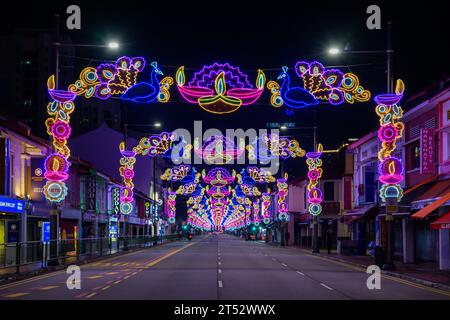 Feux de rue Deepavali sur Serangoon Road, Little India, Singapour Banque D'Images