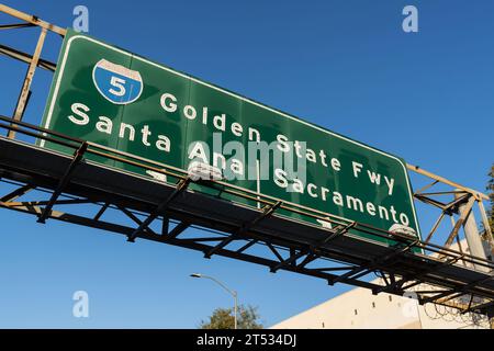 Vue sur l'Interstate 5 Golden State Freeway en direction de Santa Ana ou Sacramento California. Banque D'Images