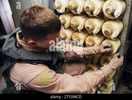 Channel, Iraq, P-3C Orion Aircraft, Patrol Squadron (VP) 47, normes de qualification du personnel, rack, enregistrement, bouée sonore, Tallil, vol d'entraînement Banque D'Images