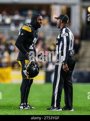 Hookstown, Pennsylvanie, États-Unis. 2 novembre 2023. PATRICK PETERSON (20), cornerback des Steelers de Pittsburgh, discute d'un appel avec un officiel lors du match de football entre les Steelers de Pittsburgh et les Titans du Tennessee au stade Arisure de Pittsburgh, en Pennsylvanie. (Image de crédit : © Brent Gudenschwager/ZUMA Press Wire) USAGE ÉDITORIAL SEULEMENT! Non destiné à UN USAGE commercial ! Banque D'Images