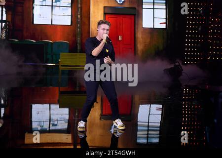 Rome, Italie. 31 octobre 2023. Rome : RAI studios ex Dear. Émission Boomerissima, Premier épisode : sur la photo : Alfa Credit : Agence photo indépendante/Alamy Live News Banque D'Images