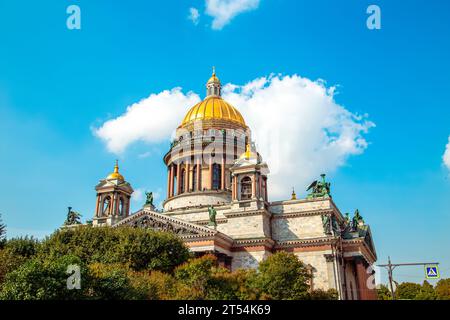 Le magnifique St. La cathédrale d'Isaac est la plus grande église orthodoxe de Saint-Pétersbourg. St. Petersburg, Russie - 11 septembre 2023. Banque D'Images
