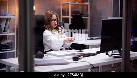 Dépôt à distance pour prendre des photos avec un téléphone portable Banque D'Images
