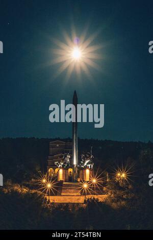 Monument Asenevtsi à Veliko Tarnovo. La capitale de l'art de la Bulgarie. Près de la rivière Yantra, au milieu de la ville. Banque D'Images