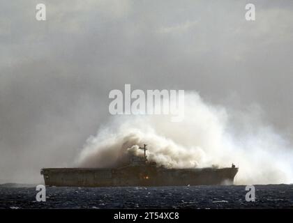 Ex-USS New Orleans (LPH 11), marine. Marine américaine, Rim of the Pacific 2010, RIMPAC-2010, SINKEX, exercice de naufrage Banque D'Images