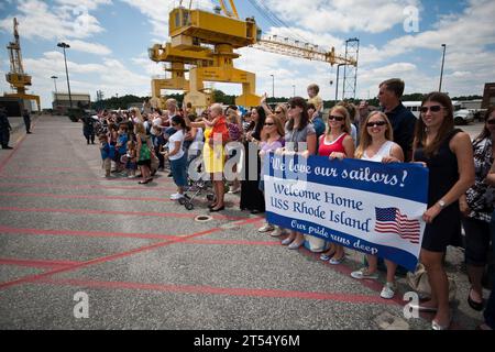 Amis de la famille, GA., Homecoming, Kings Bay, Naval Submarine base Kings Bay, sous-marin, US Navy , USS Rhode Island (SSBN 740) Banque D'Images