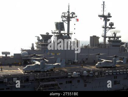 Premier déploiement de combat, GOLFE D'AQABA, Marine Aircraft Group 29, Marine corps MV-22 Osprey, Marine Medium Tiltrotor Squadron (VMM) 263, Moyen-Orient, navire d'assaut amphibie polyvalent USS Wasp (LHD 1) Banque D'Images