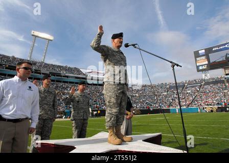 Fla., spectacle de mi-temps des Jaguars de Jacksonville contre le match de football des Chargers de San Diego, Jacksonville, serment d'enrôlement Banque D'Images