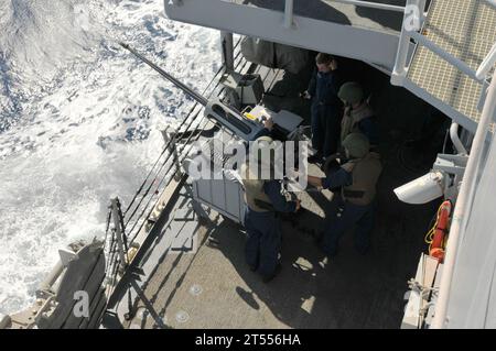 Frégate, canon monté MK 38 25 mm, US Navy, USS Boone (FFG 28), armes Banque D'Images