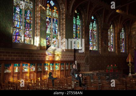 Intérieur de la basilique du Saint-sang sur la place Burg, Bruges Banque D'Images