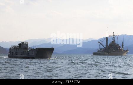 HDRF, fonds humanitaire de secours en cas de catastrophe, Japon, tremblement de terre de mars 11, tsunami de mars 11, US Navy, USS Tortuga (LSD 46) Banque D'Images