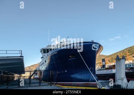 Le porte-poissons Ronja Polaris à quai dans le port de Bergen, Norvège. Banque D'Images