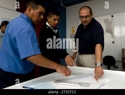 LIMA, Commandement de la sécurité et de la formation des affaires civiles maritimes, Pérou, Garde côtière péruvienne, équipe mobile d'entraînement d'assistance des forces de sécurité, marine américaine Banque D'Images