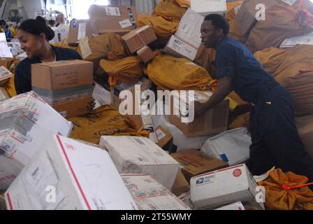 Tri du courrier, réapprovisionnement en cours Banque D'Images