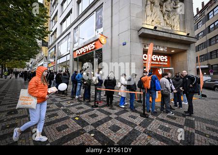 Prague, République tchèque. 03 novembre 2023. Ouverture du premier restaurant de la chaîne américaine Popeyes sur la place Venceslas à Prague, République tchèque, le 3 novembre 2023. Crédit : vit Simanek/CTK photo/Alamy Live News Banque D'Images