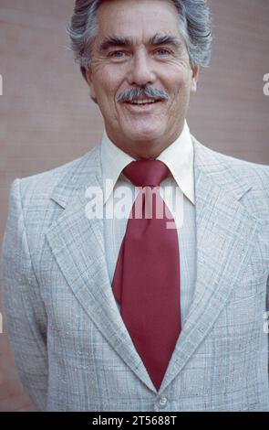 Portrait posé en 1983 de l'acteur de SOAP Opera et gagnant d'Emmy Douglass Watson qui était surtout connu pour son interprétation de Mac Cory dans le SOAP Opera de jour Another World. À une convention de Manhattan SOAP pour la presse et les fans. Banque D'Images