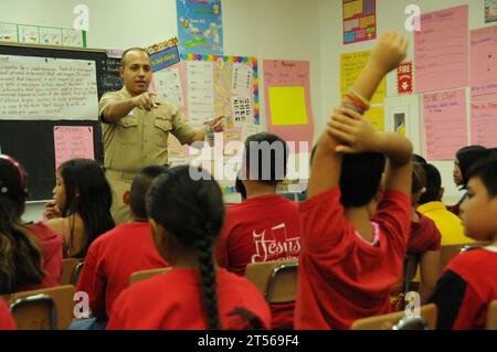 Ordot-Chalan Pago Elementary School, Red Ribbon week, U.S. Naval Hospital Guam Banque D'Images