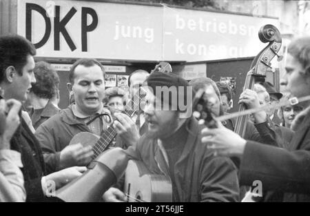 DEU, Allemagne, Duesseldorf : le départ des communistes de leur exil en RDA en 1969 n'a pas été sans problèmes. Rendu possible par le Willy Brandt Banque D'Images