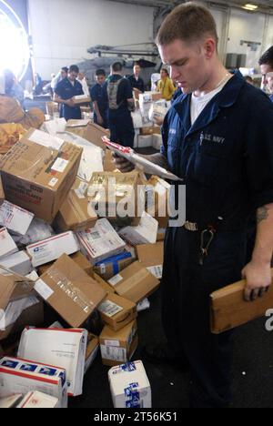 Tri du courrier, réapprovisionnement en cours Banque D'Images