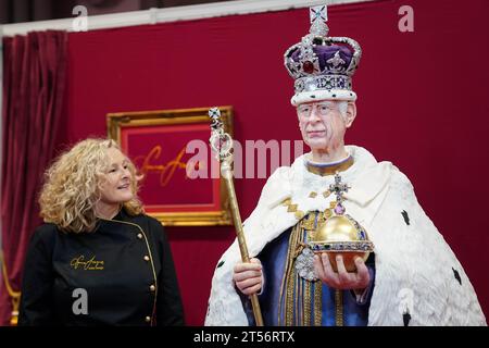 Une figurine de gâteau lifesize du roi Charles III, réalisée par l'artiste sucrière Emma Jayne de Emma Jayne Cake Design, exposée au salon Cake International au NEC de Birmingham. Date de la photo : Vendredi 3 novembre 2023. Banque D'Images