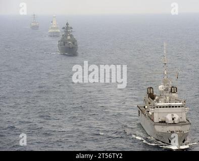 Destroyer, étranger, marine française, frégate, FRUKUS 2011, FS Ventose (F 733), Destroyer à missiles guidés, HMS Dauntless (D 33), International, exercices de manœuvre, marine, RFS Admiral Chabanenko (DD 650), Royal Navy, marine russe, marine américaine, USS James E. Williams (DDG 95) Banque D'Images