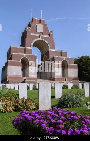 Le Mémorial de Thiepval aux morts de la somme (France) : pierres tombales des soldats du Commonwealth. Banque D'Images