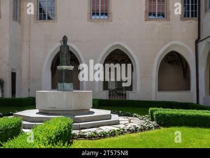 Abbaye Augustinienne de Novacella. Le cloître gothique avec de précieuses fresques, Brixen (Bressanone), Tyrol du Sud, Trentin-Haut-Adige, Italie du Nord. Banque D'Images