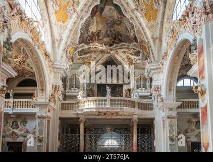 Intérieur de l'église romane des canons augustins monastère régulier de Novacella - Varna, Brixen (Bressanone), Tyrol du Sud, Italie du Nord. Banque D'Images
