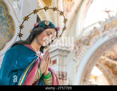 Intérieur de l'église romane des canons augustins monastère régulier de Novacella - Varna, Brixen (Bressanone), Tyrol du Sud, Italie du Nord. Banque D'Images