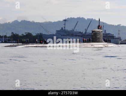 US Navy le sous-marin d'attaque de classe Virginia USS Texas (SSN 775) entre dans la baie de Subic pour effectuer une visite du port et coordonner tended.jpg Banque D'Images