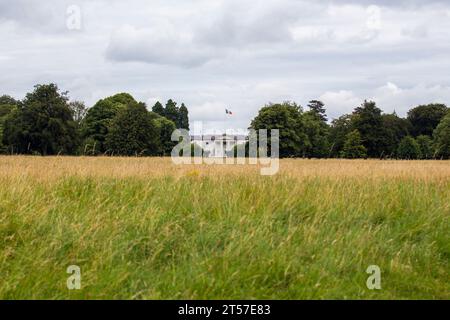 Áras an Uachtaráin est la résidence officielle du président d'Irlande, située à Phoenix Park, Dublin. C'est un magnifique manoir géorgien avec un Banque D'Images