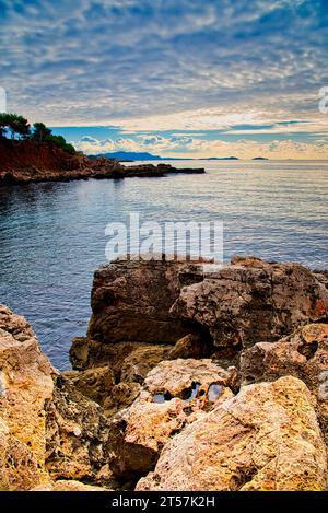 Série de paysages du bord de mer méditerranéen, sur la commune de Bandol (Var) dans le sud de la France. Banque D'Images