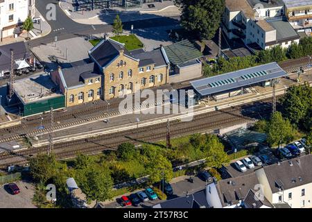 Luftbild, Bahnhof Plettenberg mit Bahnsteig, Eiringhausen, Plettenberg, Sauerland, Rhénanie-du-Nord-Westphalie, Deutschland ACHTUNGxMINDESTHONORARx60xEURO *** vue aérienne, gare de Plettenberg avec quai, Eiringhausen, Plettenberg, Sauerland, Rhénanie du Nord-Westphalie, Allemagne ATTENTIONxMINDESTHONORARx60xEURO crédit : Imago/Alamy Live News Banque D'Images