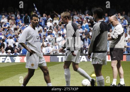 Échauffement de l'équipe de Manchester United avant la finale de la FA Cup 2004, Manchester United contre Millwall, mai 22 2004. Man Utd a gagné le match 3-0. Photographie : ROB WATKINS Banque D'Images