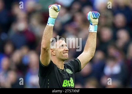 Photo de dossier datée du 29-10-2023 du gardien Emiliano Martinez, que le Manager d'Aston Villa Unai Emery a salué après que la star Argentine ait été nommée meilleur gardien du monde. Date de parution : Vendredi 3 novembre 2023. Banque D'Images