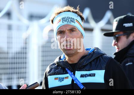 Pontchateau, France. 03 novembre 2023. L’entraîneur belge Sven Vanthourenhout photographié au Relais par équipes des Championnats d’Europe de Cyclocross, vendredi 03 novembre 2023, à Pontchateau, en France. BELGA PHOTO DAVID PINTENS crédit : Belga News Agency/Alamy Live News Banque D'Images