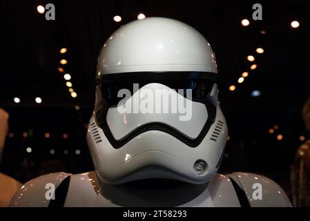 Casque Stormtrooper original de premier ordre de Star Wars - The Force Awakens Banque D'Images