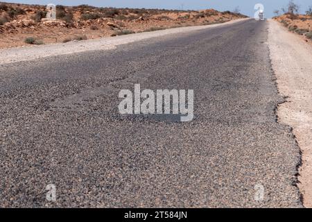 Route côtière vide au sud d'Agadir, Maroc Banque D'Images