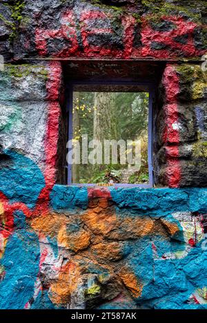 Ancienne salle de bains publique, connue sous le nom de « Château des sorcières », dans le parc forestier de Portland, Oregon. Banque D'Images