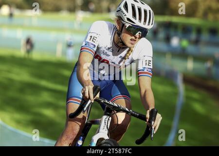 Pontchateau, France. 03 novembre 2023. British Cat Ferguson photographié en action lors du Relais par équipes des Championnats d'Europe de Cyclocross, vendredi 03 novembre 2023, à Pontchateau, France. BELGA PHOTO DAVID PINTENS crédit : Belga News Agency/Alamy Live News Banque D'Images