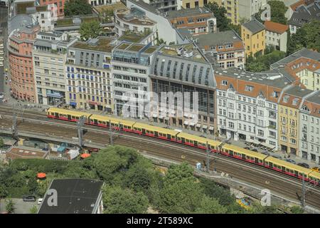 S-Bahn, Stadtbahn, Dircksenstraße, Mitte, Berlin, Deutschland *** Légende locale ***, Berlin, Deutschland *** S-Bahn, Stadtbahn, Dircksenstraße, Mitte, Berlin, Allemagne Légende locale, Berlin, Allemagne crédit : Imago/Alamy Live News Banque D'Images