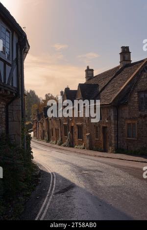 Automne au village de Castle Combe Banque D'Images