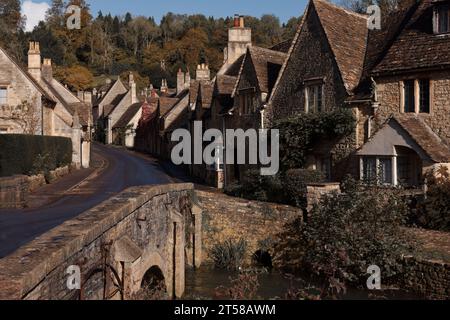 Automne au village de Castle Combe Banque D'Images