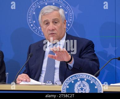 Italie, Rome, le 3 novembre 2023 : Antonio Tajani, vice-président du Conseil et ministre des Affaires étrangères, rencontre la presse après le Conseil des ministres. Photo © Stefano Carofei/Sintesi/Alamy Live News Banque D'Images