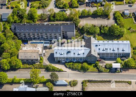 Vue aérienne, centre de formation du métier de toiture de Westphalie, école Lorenz Burmann, Eslohe, Sauerland, Rhénanie du Nord-Westphalie, Allemagne Banque D'Images