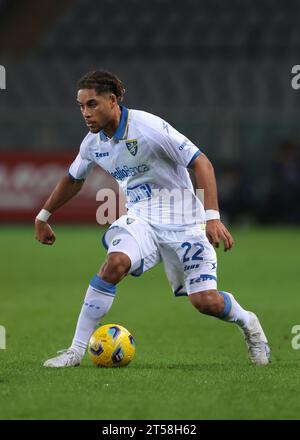 Turin, Italie. 2 novembre 2023. Anthony Oyono de Frosinone Calcio lors du match de Coppa Italia au Stadio Grande Torino, Turin. Le crédit photo devrait se lire : Jonathan Moscrop/Sportimage crédit : Sportimage Ltd/Alamy Live News Banque D'Images