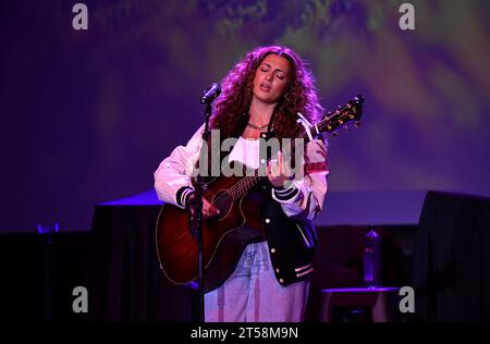 Napa, États-Unis. 02 novembre 2023. Tori Kelly se produit pendant le jour 2 de Live in the Vinyard au Uptown Theatre le 2 novembre 2023 à Napa, en Californie. Photo : Casey Flanigan/imageSPACE/Sipa USA crédit : SIPA USA/Alamy Live News Banque D'Images